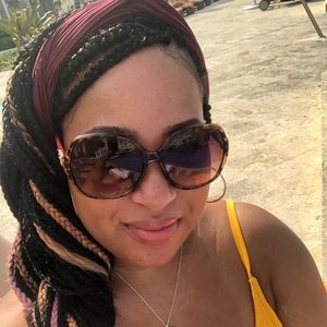 Meet your Posher, Christina